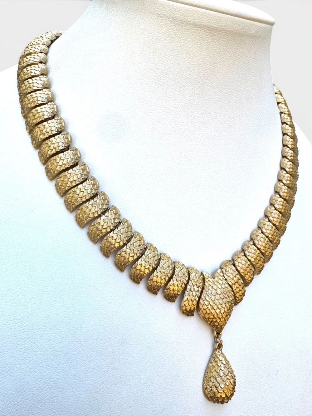 MONET 1960s Vintage Shanji Textured Teardrop Pendant Statement Necklace